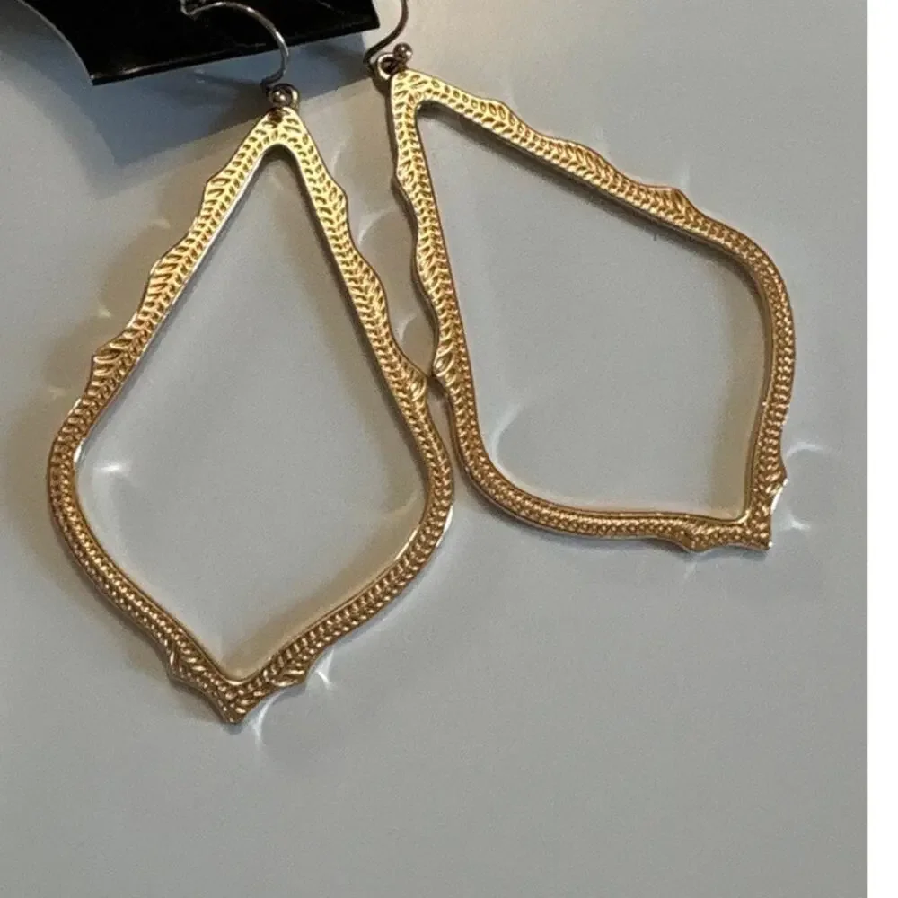 KENDRA SCOTT SOPHEE GOLD OPEN FRAME DANGLE EARRINGS EUC